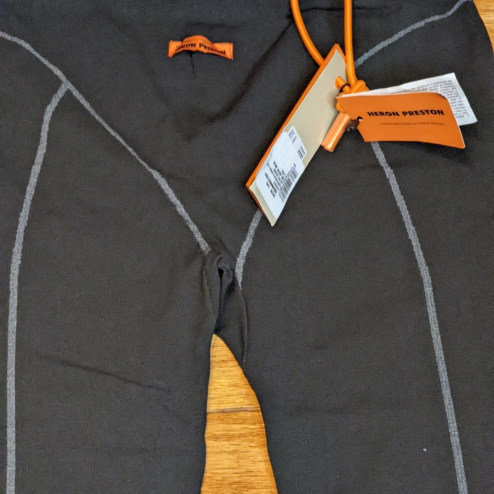 SOLD ON SITE IN OUR BIO Preston logo active strech leggings size XL - Picture 4 of 5